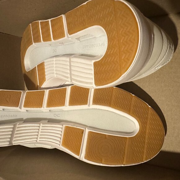 On Cloud Women's The Roger Centre Court Low Top Sneakers - Picture 7 of 14